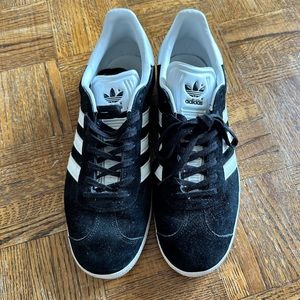 Adidas gazelle. Black suede. Barely worn.